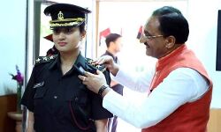 कैप्टन बिटिया - तुम्हें किसी की नजर ना लगे