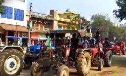 ट्रैक्टर रैली निकालकर किसानों ने दिया एकजुटता का संदेश ट्रैक्टर रैली निकालकर किसानों ने दिया एकजुटता का संदेश