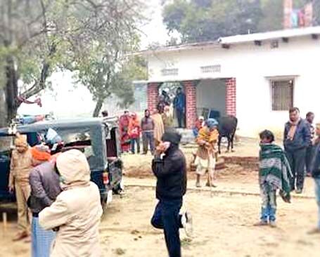 वाराणसी में बदमाशों के हौसले बुलंद, पूर्व ग्राम प्रधान पिता-पुत्र को मारी गोली