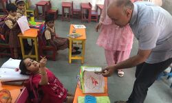 पंख दो उन्हें, उड़ने की इजाजत तो दो... पंख दो उन्हें, उड़ने की इजाजत तो दो...