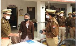 महिला थाने की नायिका बन इठलाई रिया महिला थाने की नायिका बन इठलाई रिया