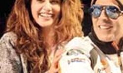 अक्षय ने किस एक्ट्रेस को कहा- तुम पर और तुम आगे जो करोगी उस पर फख्र है अक्षय ने किस एक्ट्रेस को कहा- तुम पर और तुम आगे जो करोगी उस पर फख्र है