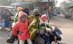 और बेटी की जान पत्नी के हाथ पे लटकाकर तय कर दिया मौत का सफर और बेटी की जान पत्नी के हाथ पे लटकाकर तय कर दिया मौत का सफर