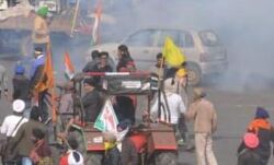 ट्रैक्टर रैली: दिल्ली में ITO पर पुलिस और किसानो में जबरदस्त टकराव ट्रैक्टर रैली: दिल्ली में ITO पर पुलिस और किसानो में जबरदस्त टकराव