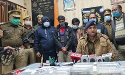 मैच पर सट्टा खिलाने वाले चार गिरफ्तार, 23 लाख बरामद मैच पर सट्टा खिलाने वाले चार गिरफ्तार, 23 लाख बरामद