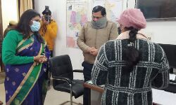 डीएम ने कोविड-19 कंट्रोल रूम का निरीक्षण कर जानी कोरोना की स्थिति डीएम ने कोविड-19 कंट्रोल रूम का निरीक्षण कर जानी कोरोना की स्थिति