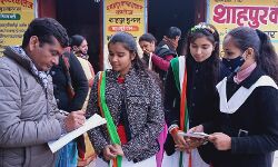 शाहपुर में एक्टर के मंझले भाई फैजुद्दीन सिद्दीकी ने किया ध्वजारोहण शाहपुर में एक्टर के मंझले भाई फैजुद्दीन सिद्दीकी ने किया ध्वजारोहण