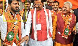 अधिकारियों की आंखें निकालने की धमकी देने वाला BJP नेता गिरफ्तार, देखें वीडियो अधिकारियों की आंखें निकालने की धमकी देने वाला BJP नेता गिरफ्तार, देखें वीडियो