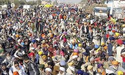 और रात होते-होते राकेश टिकैत ने बदल दी सारी बाजी और रात होते-होते राकेश टिकैत ने बदल दी सारी बाजी