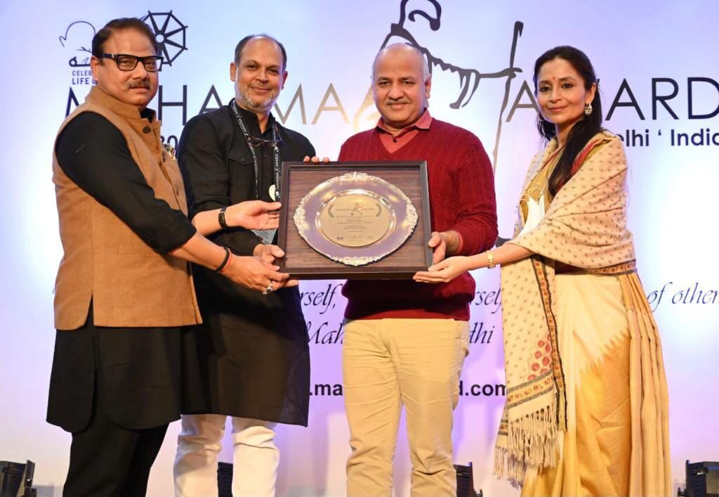 शिक्षा में बेमिसाल, डिप्टी CM को मिला महात्मा पुरस्कार