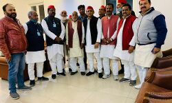 प्रमोद त्यागी के साथ सपा सुप्रीमों से मिला प्रतिनिधिमंडल प्रमोद त्यागी के साथ सपा सुप्रीमों से मिला प्रतिनिधिमंडल