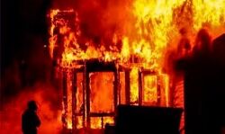 घर में लगी आग, लाखों की संपत्ति जलकर ख़ाक