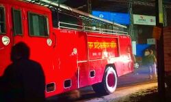 बिजली की चिंगारी से दवा गोदाम हुआ खाक