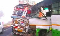 भीषण सड़क हादसा, चार की मृत्यु भीषण सड़क हादसा, चार की मृत्यु