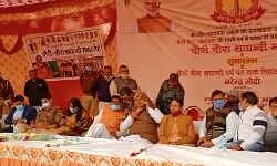 चौरी-चौरा महोत्सव में शहीदों के परिजनों को किया सम्मानित चौरी-चौरा महोत्सव में शहीदों के परिजनों को किया सम्मानित
