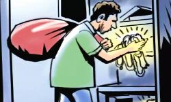 दो दुकान से लाखो रुपये के जेवरात की चोरी दो दुकान से लाखो रुपये के जेवरात की चोरी