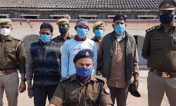 पुलिस ने एक गांजा तस्कर सहित तीन शातिर बदमाशों पर कसा शिकंजा पुलिस ने एक गांजा तस्कर सहित तीन शातिर बदमाशों पर कसा शिकंजा