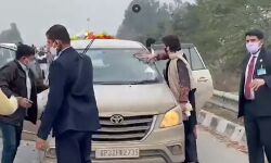 रामपुर जाते वक़्त प्रियंका गांधी के काफिले की गाड़ियां दो बार टकराईं