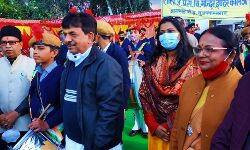 राष्ट्रधुन के बीच अमर शहीदों को अर्पित की दीपांजलि