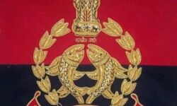 तीन गिरफ्तार- बम और पिस्टल बरामद तीन गिरफ्तार- बम और पिस्टल बरामद