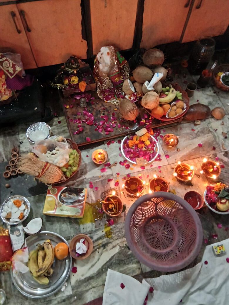 भैरव बाबा का सुरा से अभिषेक कर मांगी मन्नत