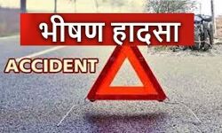 भीषण हादसा- दो ट्रोलों की आपस में टक्कर