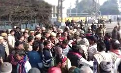 मूछों की लड़ाई-गन्ना डालने के विवाद में चली गोलियां