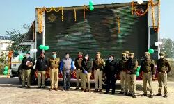 SP ने प्रचार वाहन को हरी झंडी दिखाकर किया रवाना