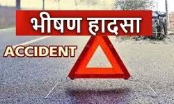 बस पलटने से हुआ बड़ा हादसा बस पलटने से हुआ बड़ा हादसा