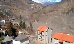 अनिष्ट की आशंकाः ग्लेशियर टूटने से बढ़ा अलकनन्दा का जलस्तर अनिष्ट की आशंकाः ग्लेशियर टूटने से बढ़ा अलकनन्दा का जलस्तर