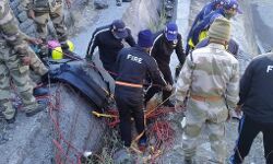 ग्लेशियर टूटने से बांध क्षतिग्रस्त- 2 शव बरामद, 100 लोगों के बहने की आशंका ग्लेशियर टूटने से बांध क्षतिग्रस्त- 2 शव बरामद, 100 लोगों के बहने की आशंका