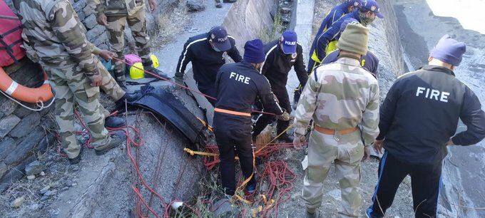 ग्लेशियर टूटने से बांध क्षतिग्रस्त- 2 शव बरामद, 100 लोगों के बहने की आशंका