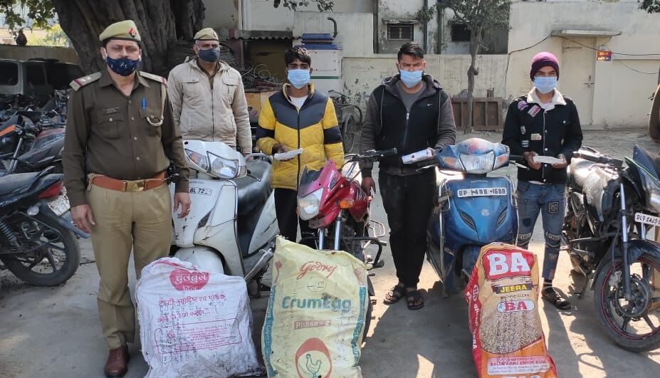 तीन वाहन चोर गिरफ्तार- नकदी समेत कई वाहन बरामद