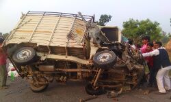 ट्रैक्टर और पिकप की टक्कर से बड़ा हादसा