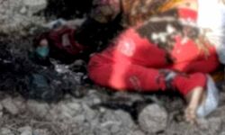 हद है क्रूरता की- हाथ पैर बांधकर युवती को प्लास्टिक के बोरे में जलाया हद है क्रूरता की- हाथ पैर बांधकर युवती को प्लास्टिक के बोरे में जलाया