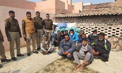 कबाड़ के गोदाम में चल रहा था जहरीली शराब बनाने का कारोबार, 11 अरेस्ट कबाड़ के गोदाम में चल रहा था जहरीली शराब बनाने का कारोबार, 11 अरेस्ट