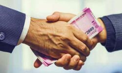 रिश्वत लेते हुए सहायक लोक अभियोजक को पकड़ा रिश्वत लेते हुए सहायक लोक अभियोजक को पकड़ा