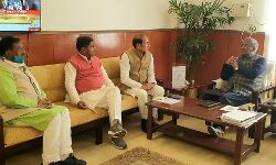 UP के मंत्रियों ने की उत्तराखंड CM से भेंट UP के मंत्रियों ने की उत्तराखंड CM से भेंट