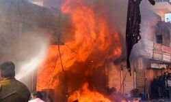 बड़ा हादसा- सिलेंडर विस्फोट के बाद भीषण आग बड़ा हादसा- सिलेंडर विस्फोट के बाद भीषण आग