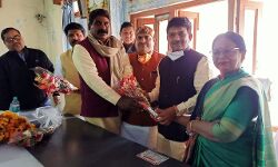 सफाई कर्मचारी संघ के निर्वाचित अध्यक्ष- महामंत्री ने ली शपथ सफाई कर्मचारी संघ के निर्वाचित अध्यक्ष- महामंत्री ने ली शपथ