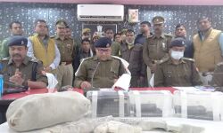 गिरफ्त में आया पकौड़ी गैंग- सेना के वाहन से चोरी हुई मैगजीन- कारतूस बरामद गिरफ्त में आया पकौड़ी गैंग- सेना के वाहन से चोरी हुई मैगजीन- कारतूस बरामद