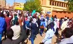 स्कूली छात्रों के विरोध प्रदर्शन में लूट और दंगे