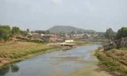 2 लाख से अधिक लोगों ने नदी में लगाई डुबकी 2 लाख से अधिक लोगों ने नदी में लगाई डुबकी