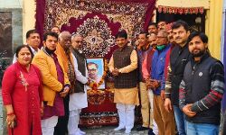 निर्धन लोगों की सेवा में हमेशा तत्पर रहना चाहिएः कपिल देव निर्धन लोगों की सेवा में हमेशा तत्पर रहना चाहिएः कपिल देव