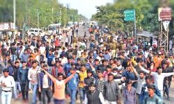 अपनी मांग को लेकर छात्रों ने किया चक्काजाम