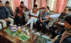 मंत्री कपिल देव पहुंचे सुभाष चौहान के घर मंत्री कपिल देव पहुंचे सुभाष चौहान के घर