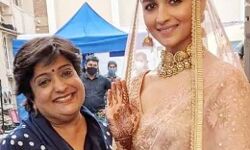 आलिया भट्ट ने लगाई हाथ में मेहंदी तो चौंके लोग आलिया भट्ट ने लगाई हाथ में मेहंदी तो चौंके लोग