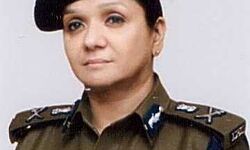 महिला सुरक्षा: मोबाइल हाथ में, 1090 साथ में महिला सुरक्षा: मोबाइल हाथ में, 1090 साथ में