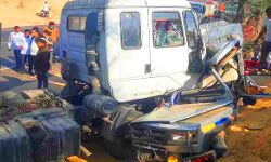 ट्रेलर-क्रूजर की भिड़ंत से हुआ भीषण हादसा ट्रेलर-क्रूजर की भिड़ंत से हुआ भीषण हादसा