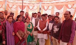 मंत्री कपिल देव ने पूजा-अर्चना कर लिया आर्शीवाद मंत्री कपिल देव ने पूजा-अर्चना कर लिया आर्शीवाद